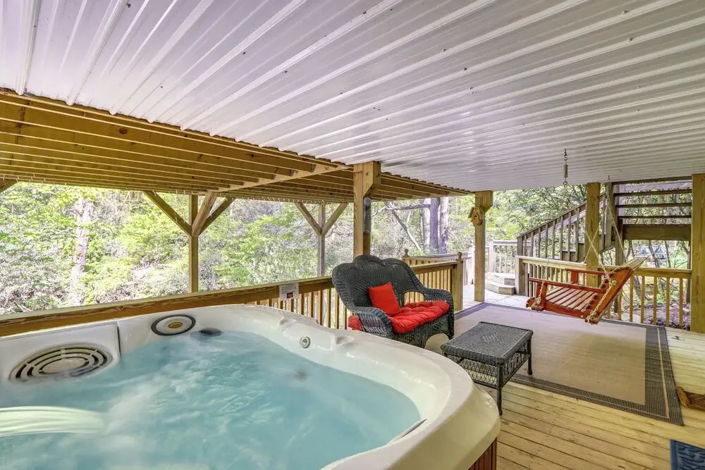 Ellijay Cottage w/ Creek Access & Private Hot Tub!