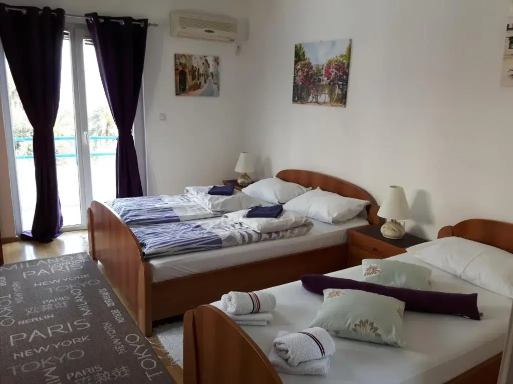 Studio with balcony and with sea view