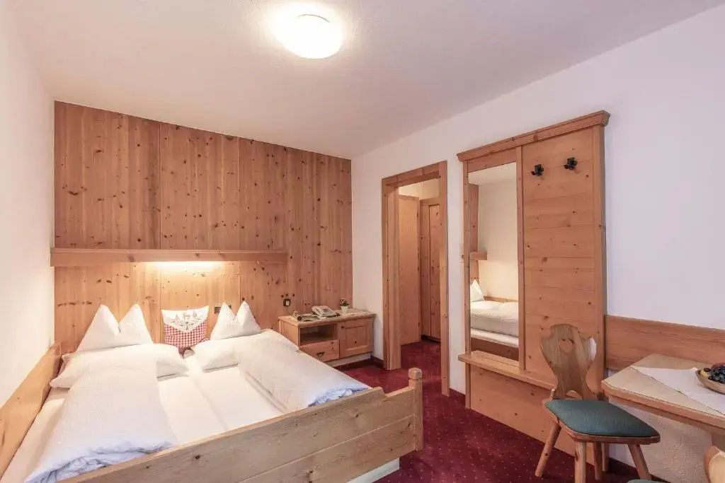 Standard Double room (full double bed)