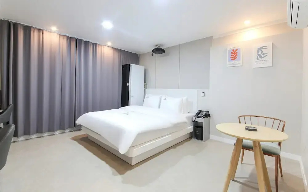 Premier room