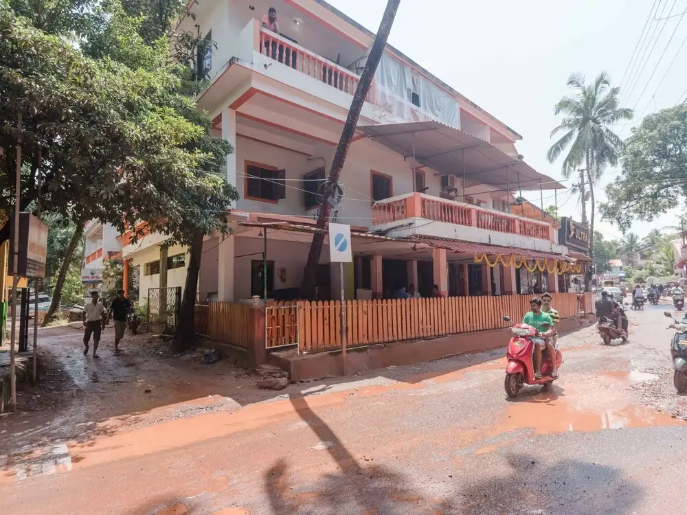 OYO StayOut Baga Party Guest House