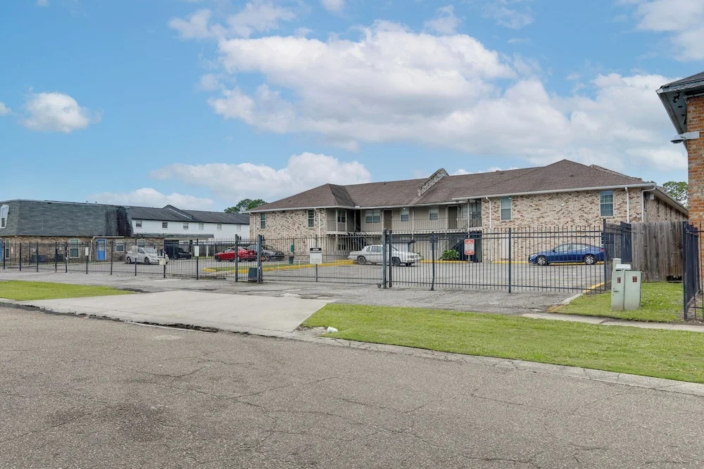 Walk to LSU Campus & Bars! Condo w/ Community Pool