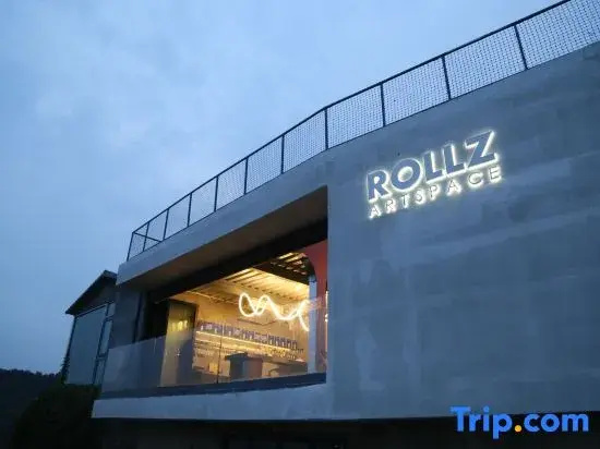 ROLLZ Yeluzi Hotel