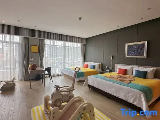 Standard Quadruple Family room with balcony