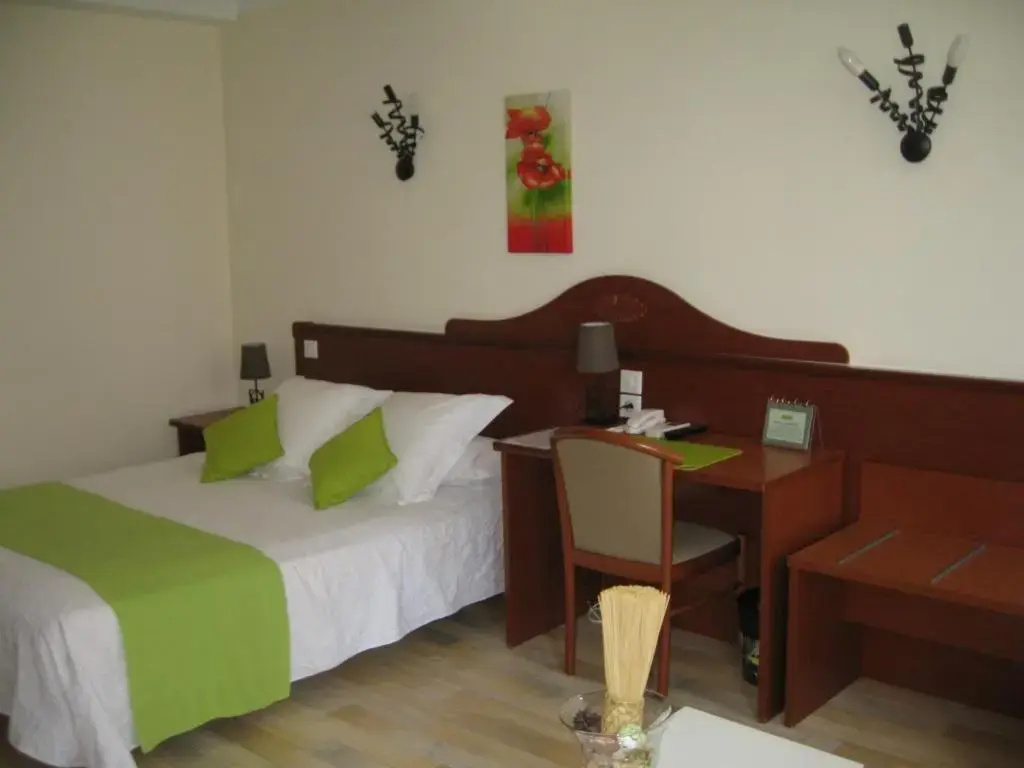 Logis Hôtel Restaurant Résidence - Chambres