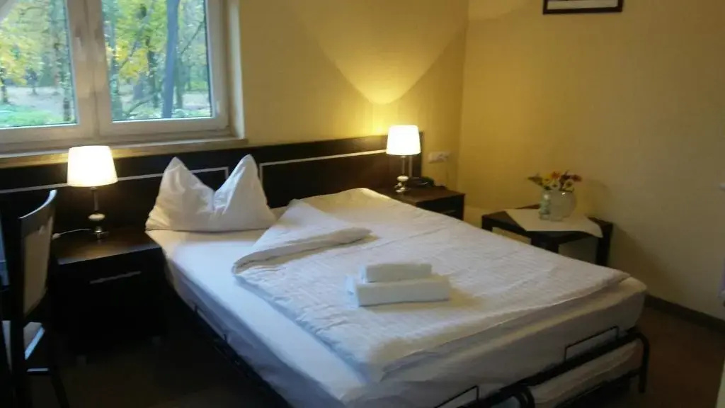 Hotel Pod Dębami - Chambres