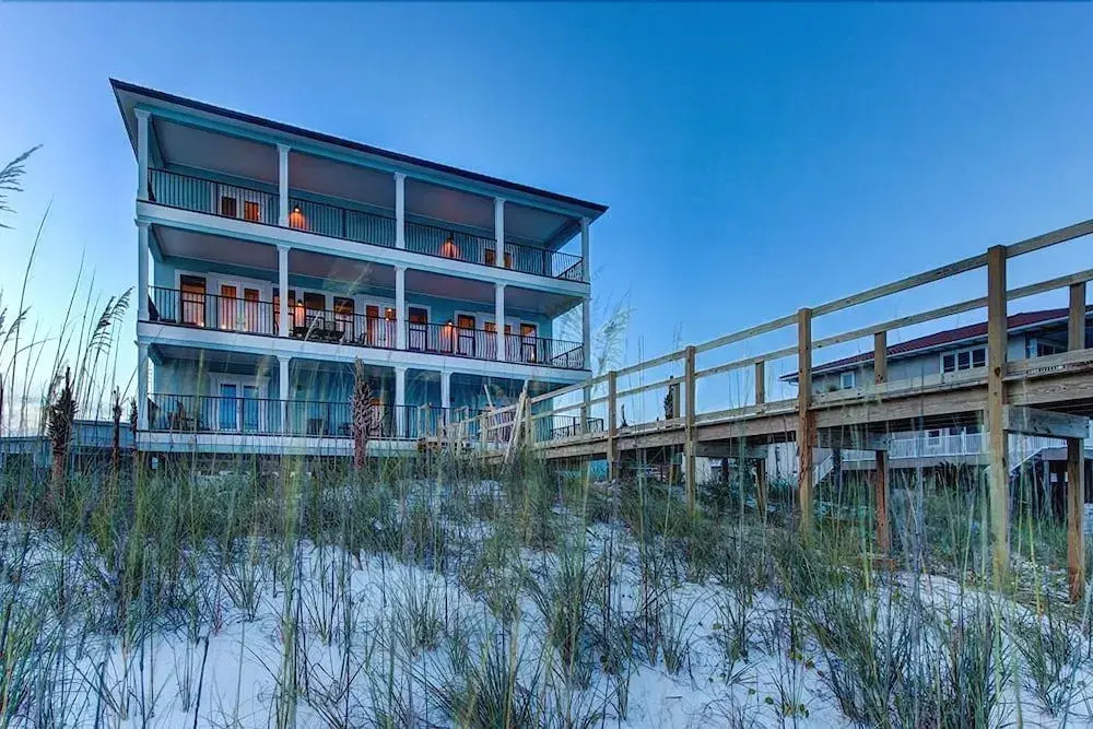 5 O'Clock Somewhere 8 Bedroom Holiday Home by Five Star Properties