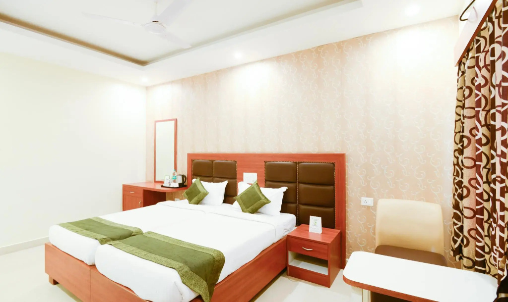 Deluxe Double room (full double bed)