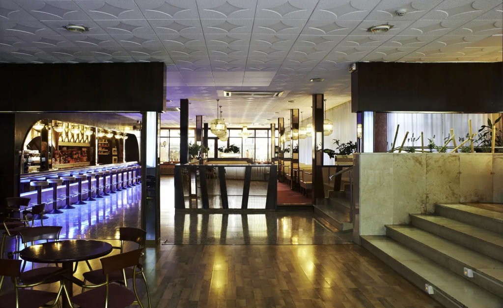 Food & Beverage