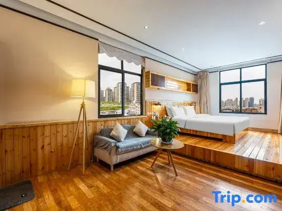 Deluxe Double Family room (full double bed)