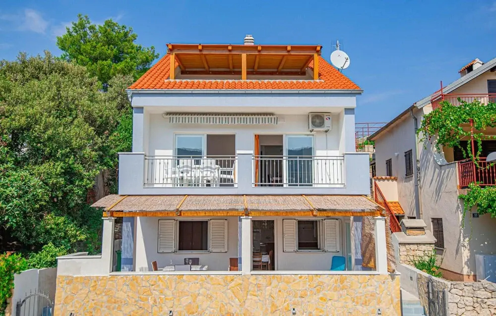 Beautiful Home in Grebastica With 4 Bedrooms and Wifi