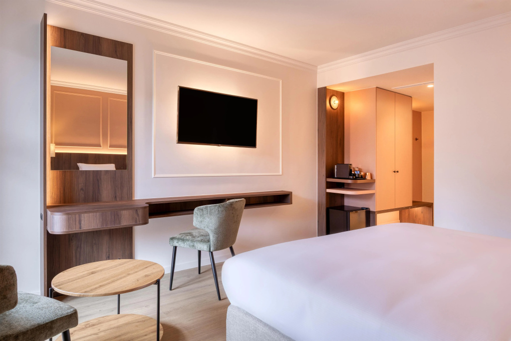 Deluxe Double room (full double bed)