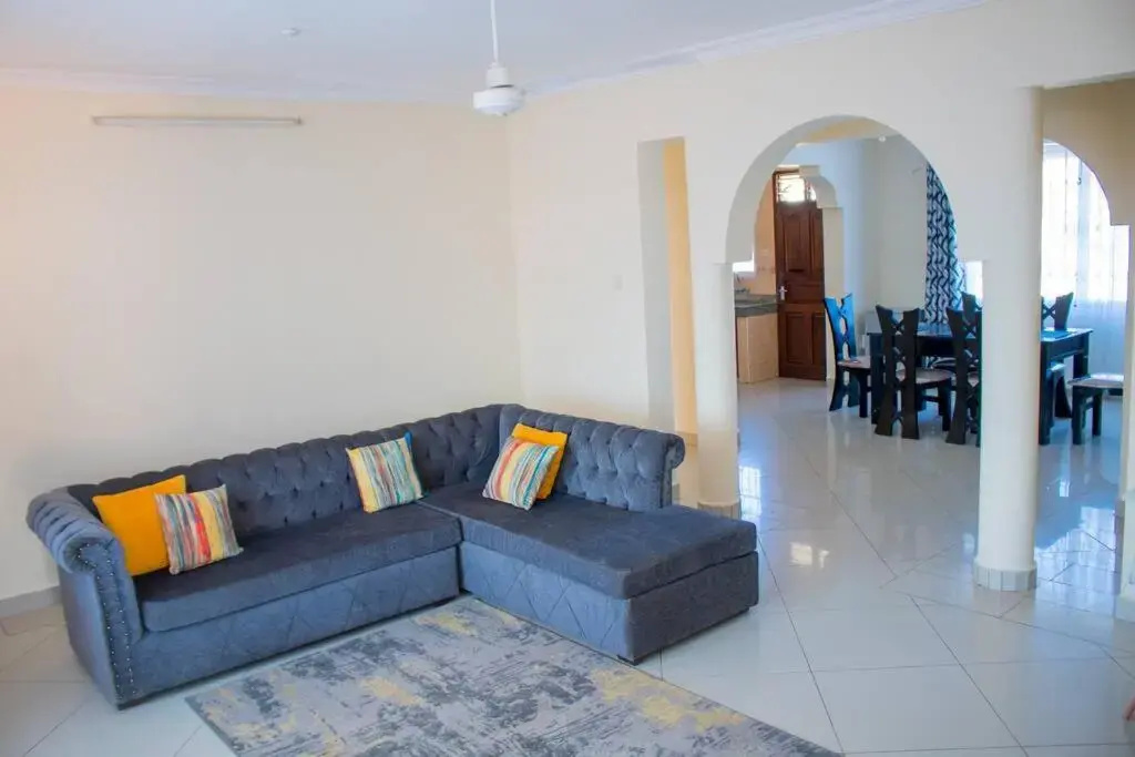 A Cozy 3 Bedroom Vacation Home, Close to the Beach