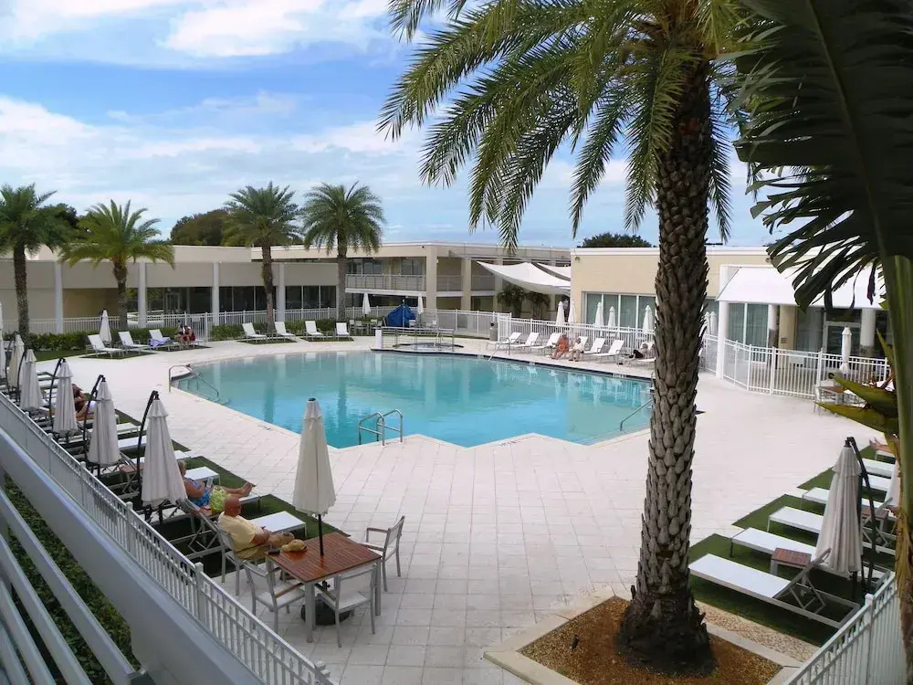 Standard Quadruple room with pool view
