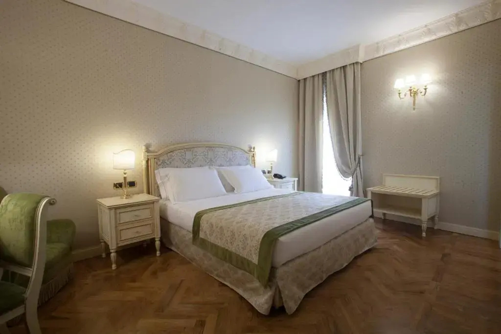 Deluxe Double room (full double bed)