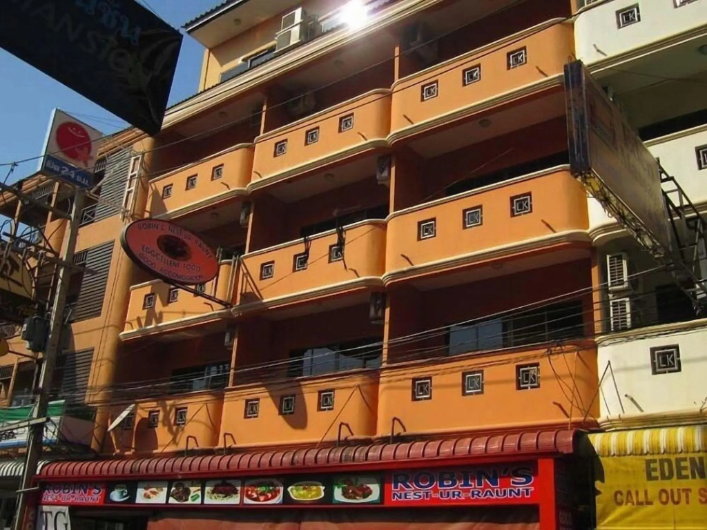 Robin’s Nest Guesthouse & Restaurant