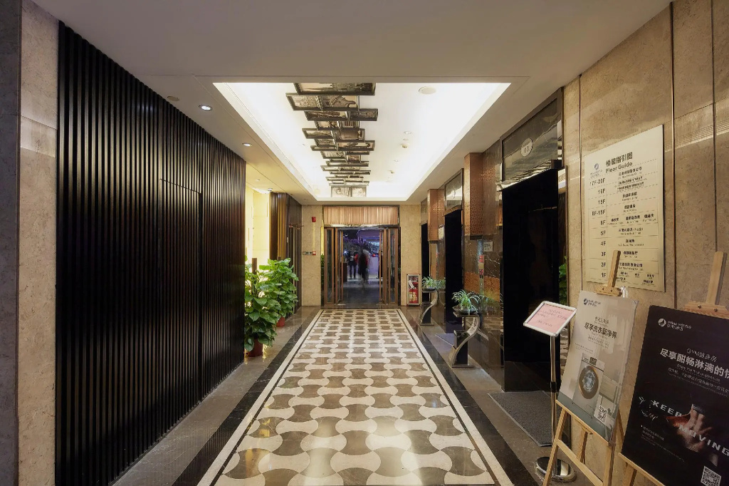 Lobby & Reception