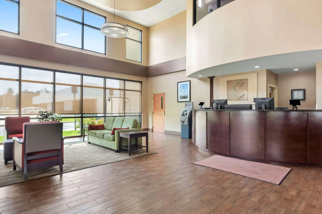Lobby & Reception