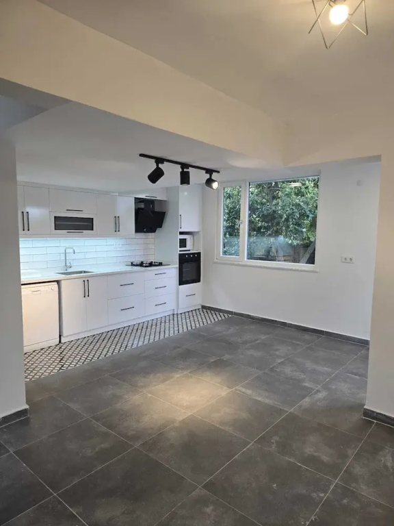 VILLA OLINDA 4 BED with huge garden - фото 27