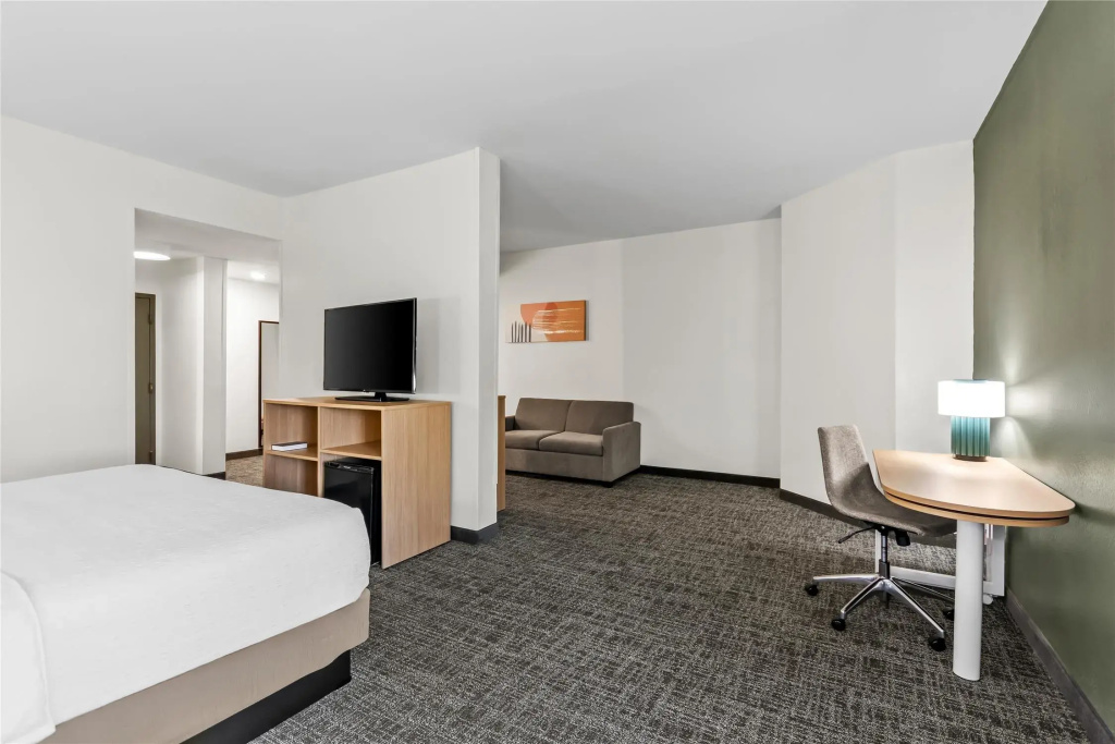 1 Bedroom Double Suite (full double bed)