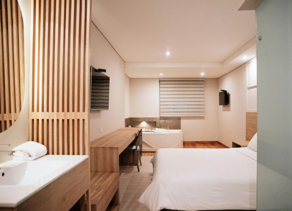 Hotel Dix — 4