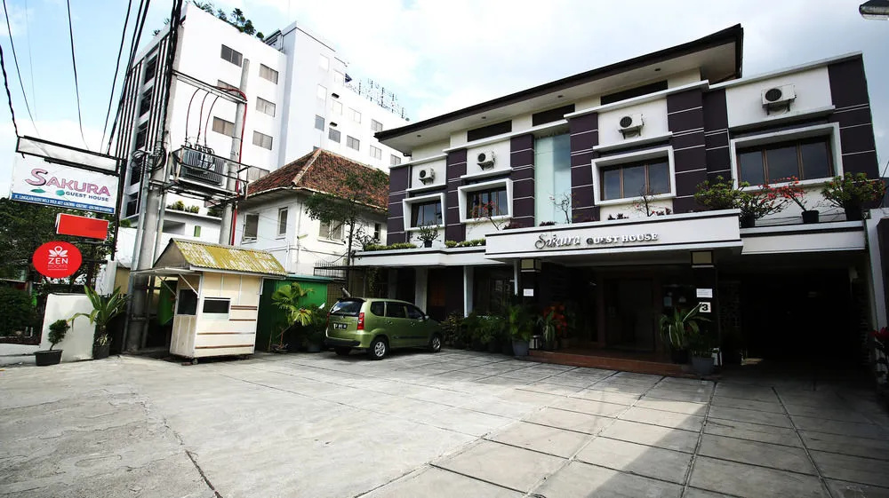 ZEN Rooms Near Airport Wastukencana