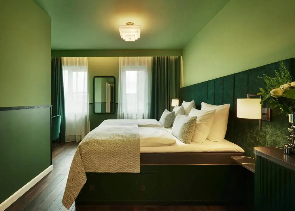 Deluxe Double room (full double bed)