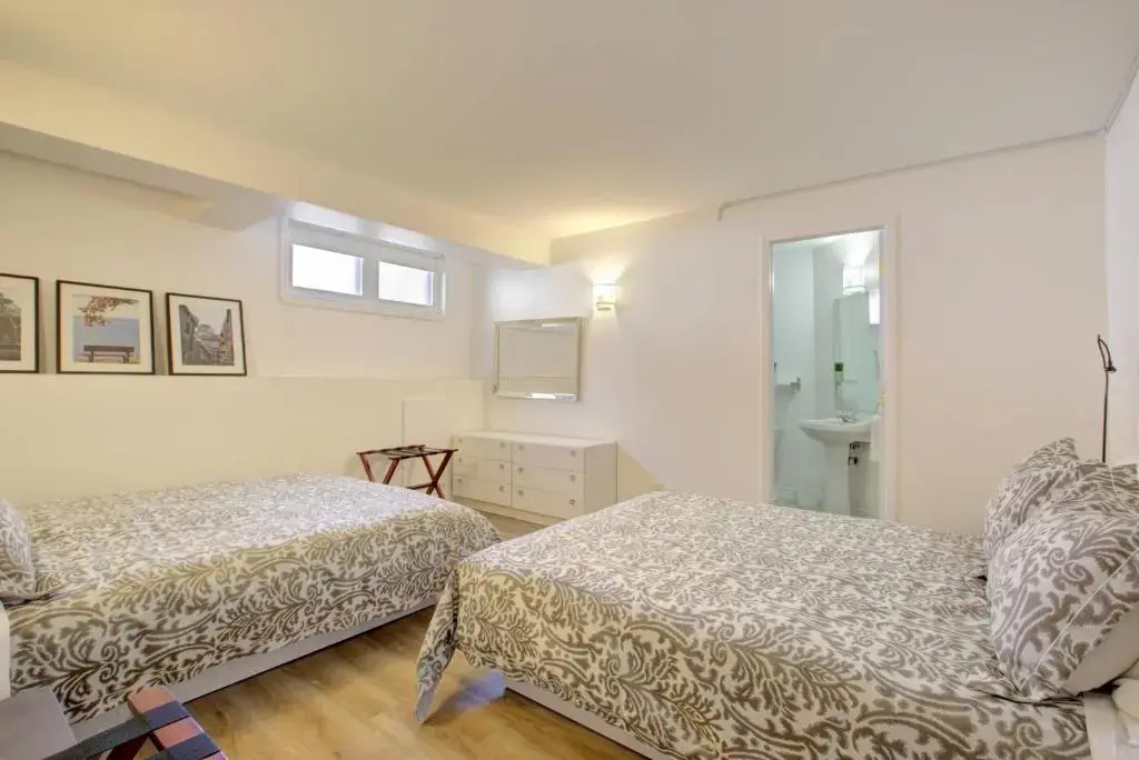 Standard Quadruple Basement room