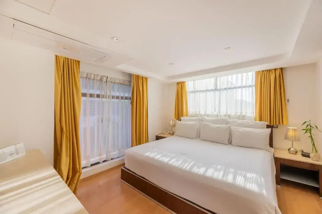 Deluxe Apartment