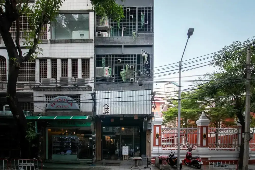 Zhelter Hostel Bangkok by ZUZU