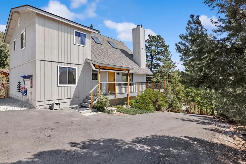 2048-chimney Peak Chalet 4 Bedroom Home by RedAwning