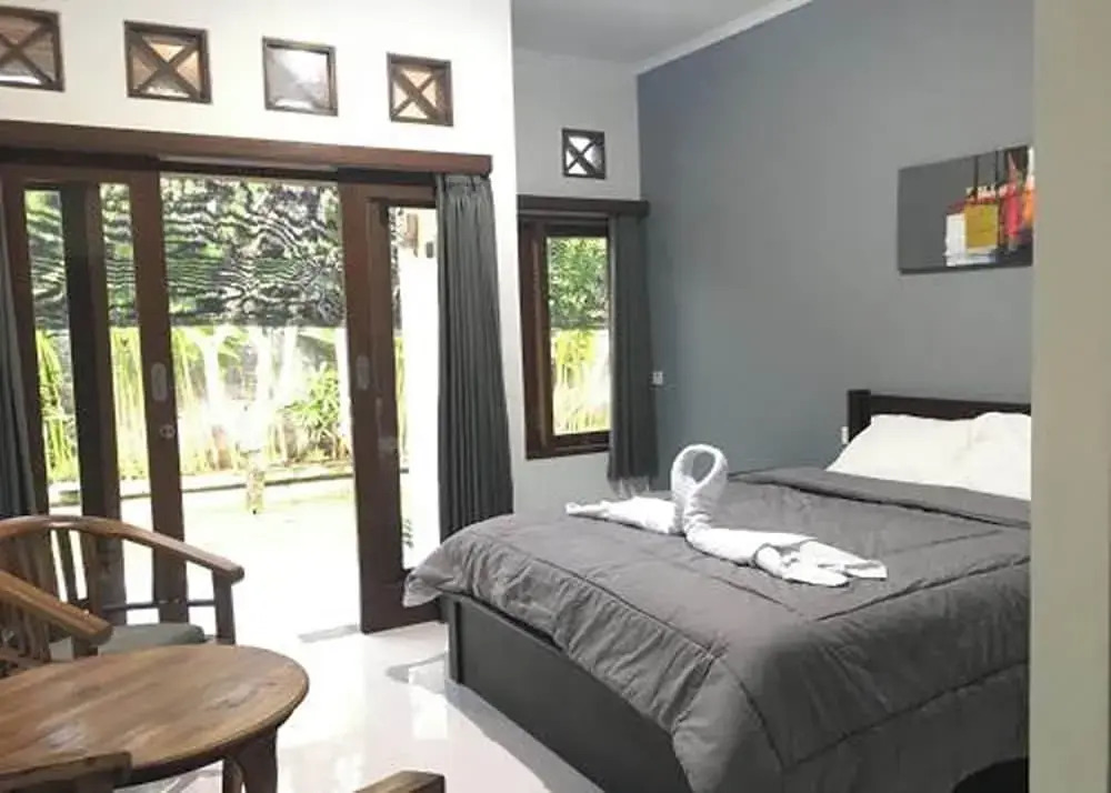Двухместный номер Standard с балконом и с видом на сад двуспальная кровать в Mai Guesthouse Sanur