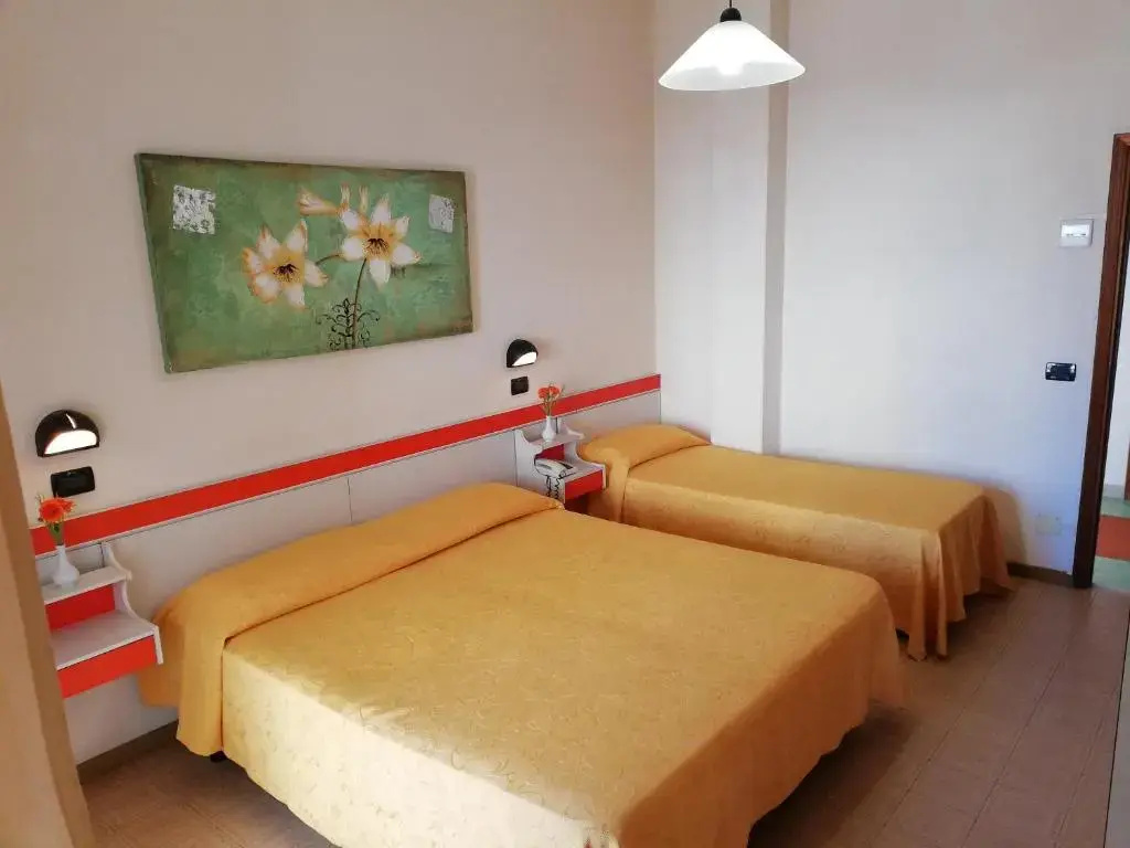Standard Triple room with balcony