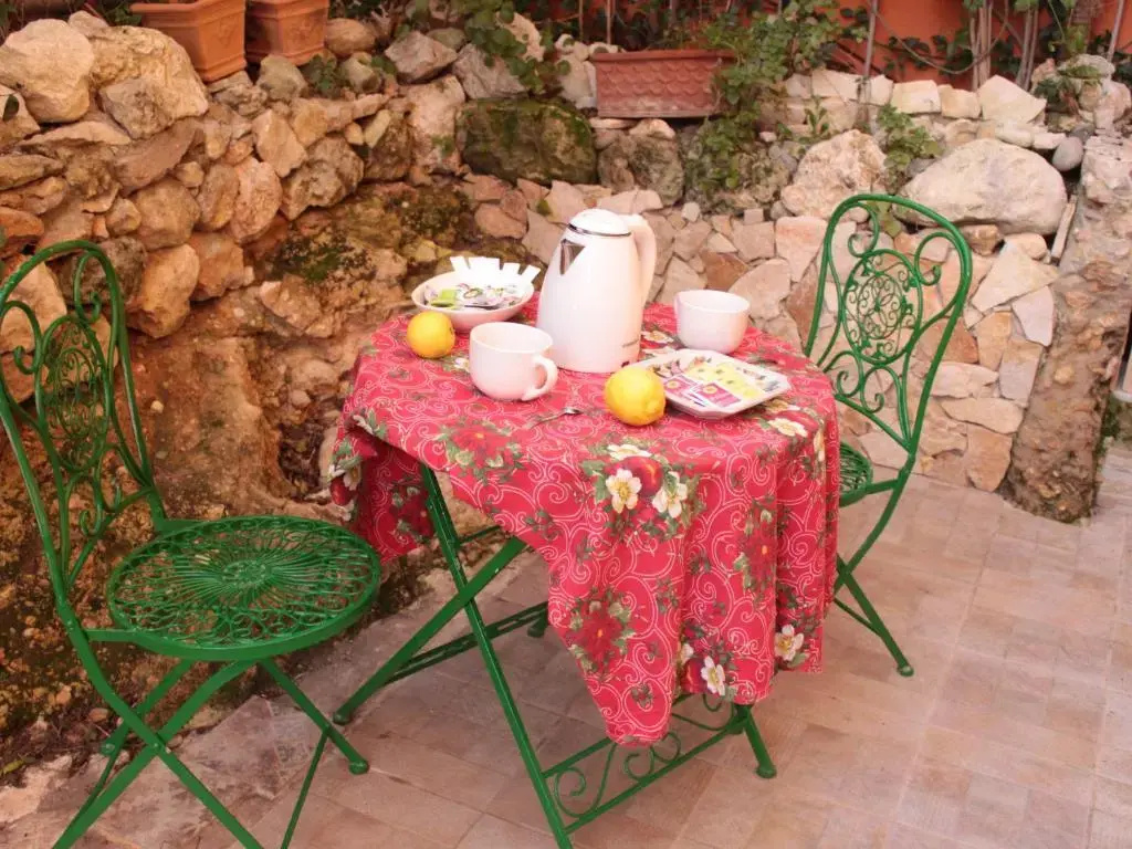 Arenada Private Rooms and Apartment sud