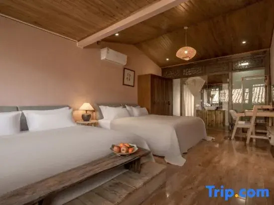 Deluxe Double Family room (full double bed)