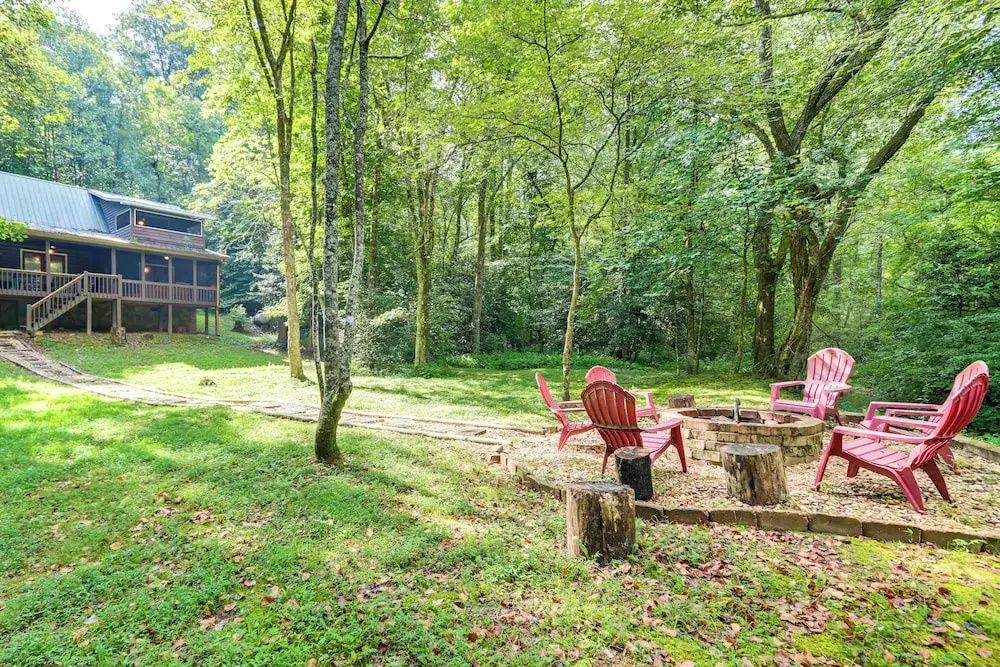 Creek Front Cabin w/ Hot Tub+fire Pit
