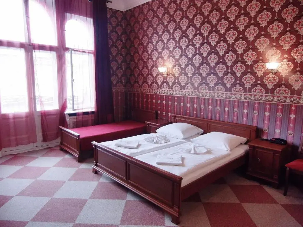 Standard Triple room