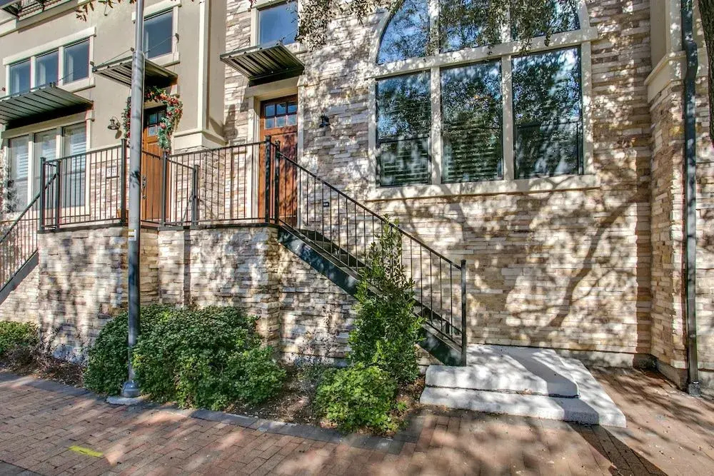Beautifully furnished TownHome at shops