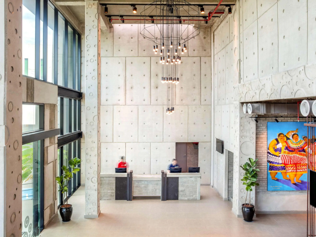 Lobby & Reception