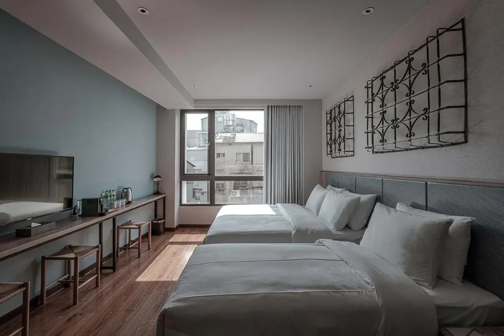 Premier room