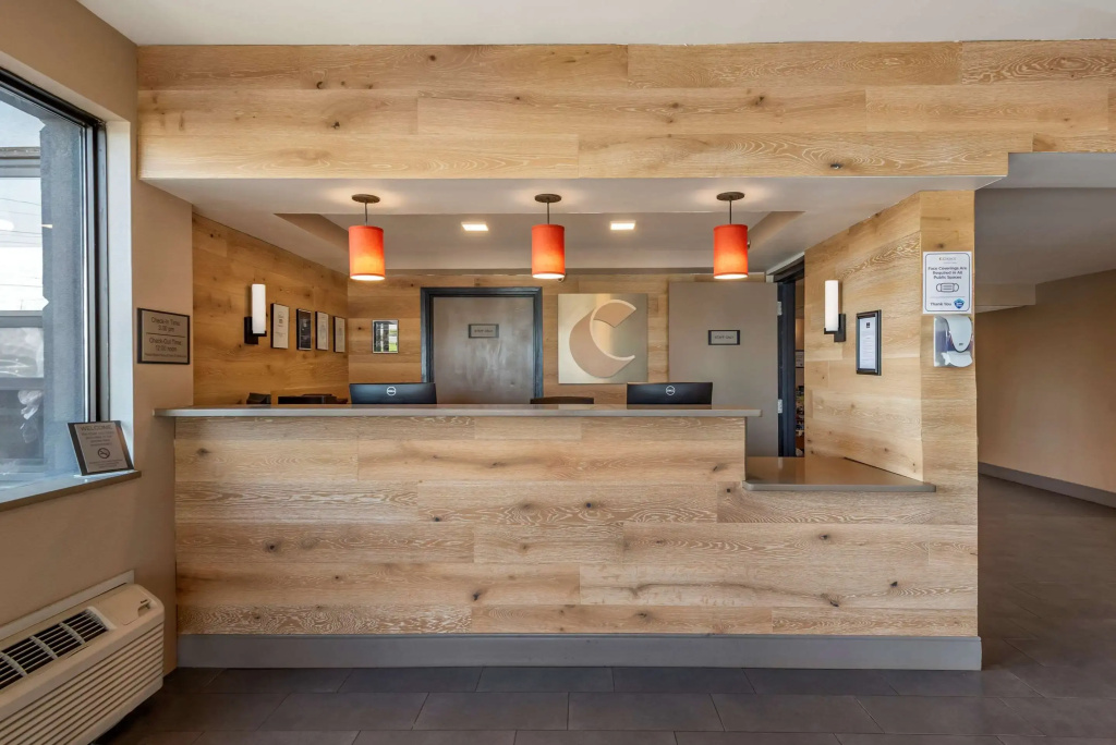 Lobby & Reception