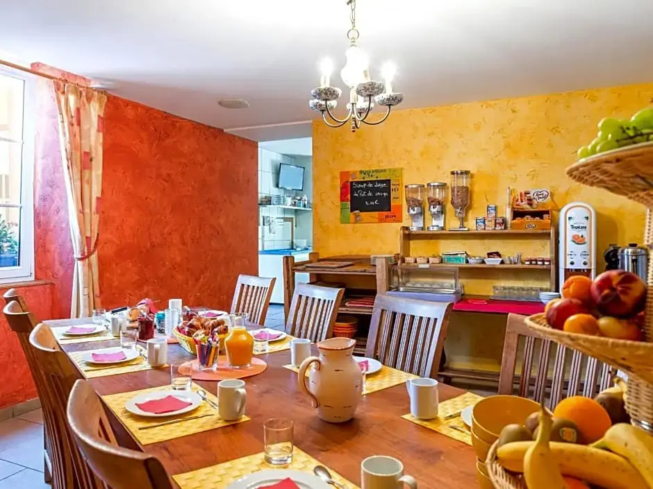 Standard Double room with garden view (full double bed)