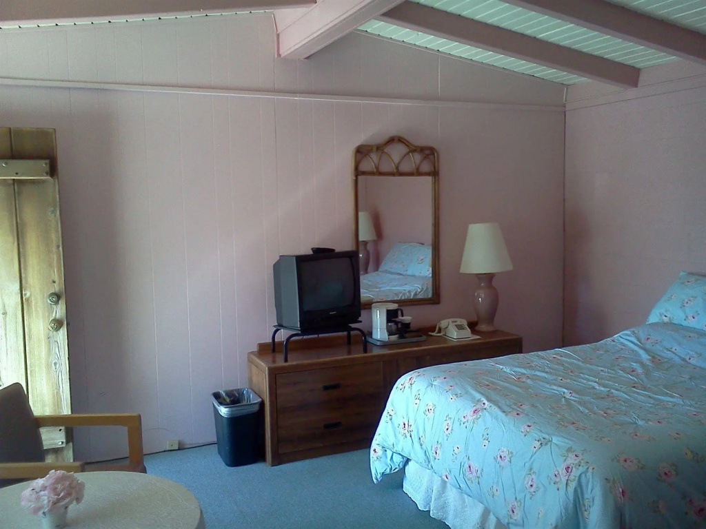 Apple Tree Inn — 2
