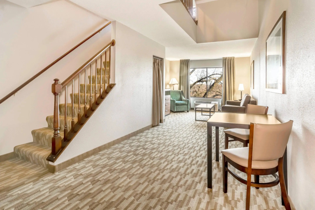 Double Suite (full double bed)
