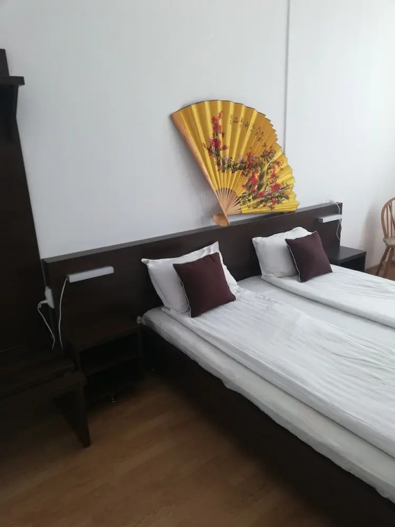 Deluxe Double room (full double bed)