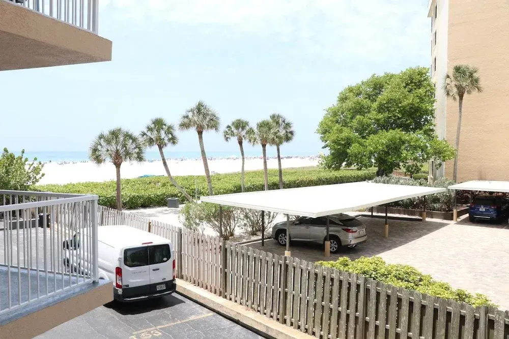 Jamaica Royale T22 - 2 Br Condo