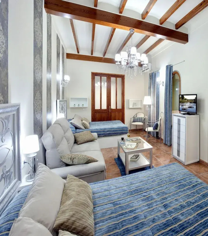 Deluxe Quadruple Suite with courtyard view