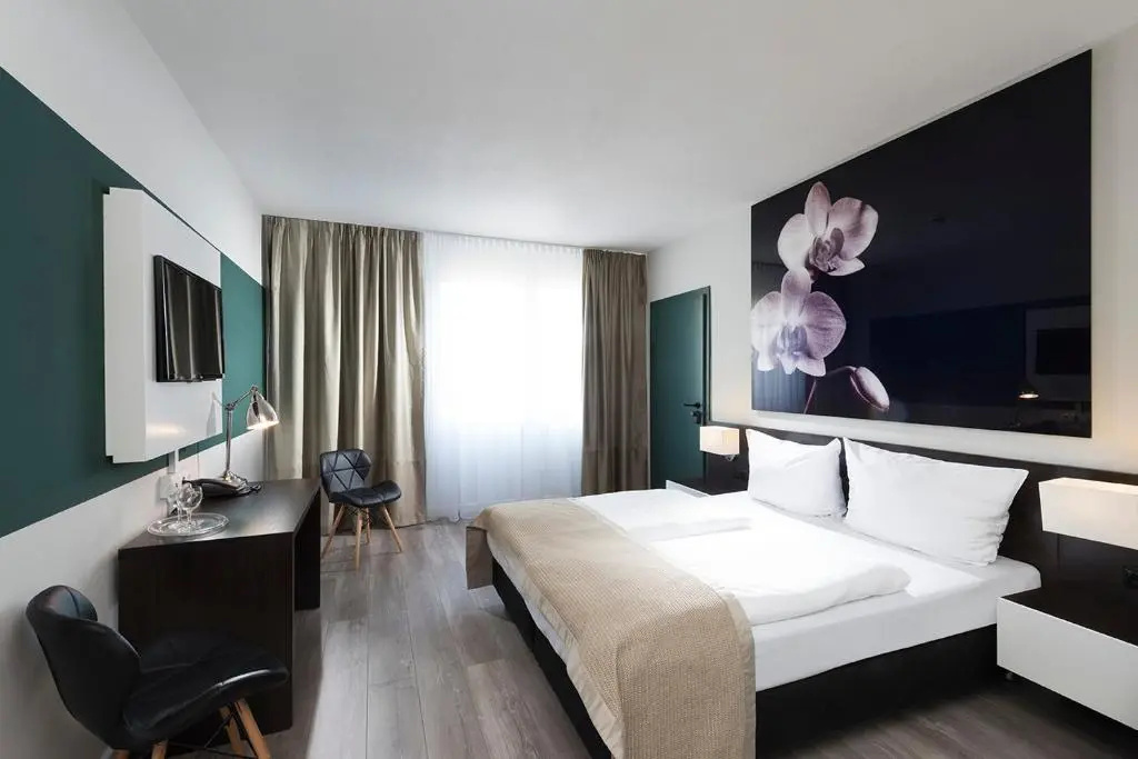 Double room (full double bed)