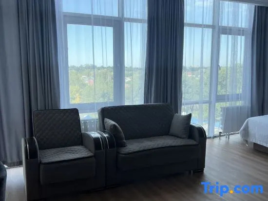 Люкс Deluxe в Business Hotel Almaty