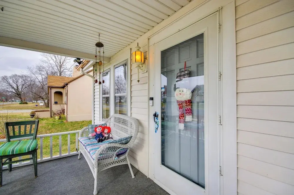 Walk to Dtwn: Marie Antoinette-themed Lebanon Home
